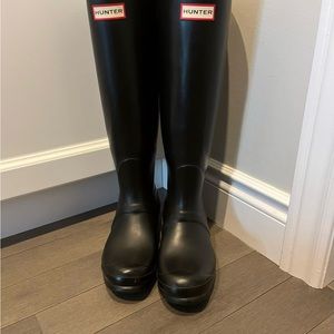 Woman’s Hunter Boots Size 8